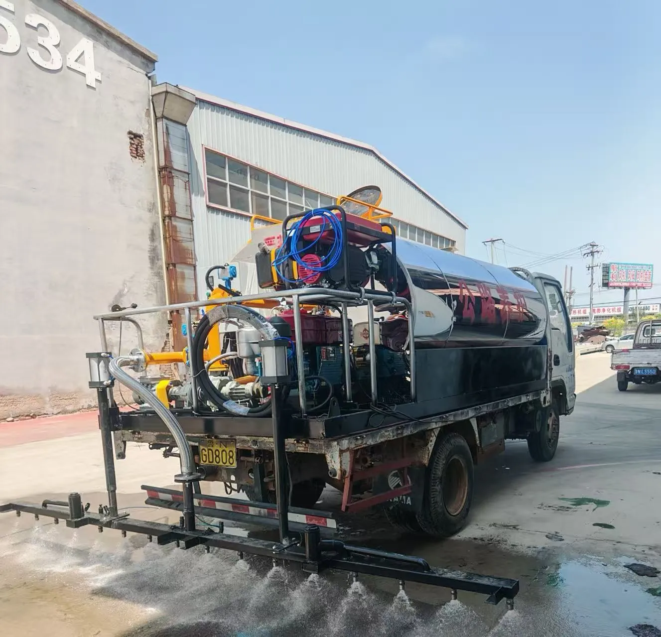 多功能沥青洒布车